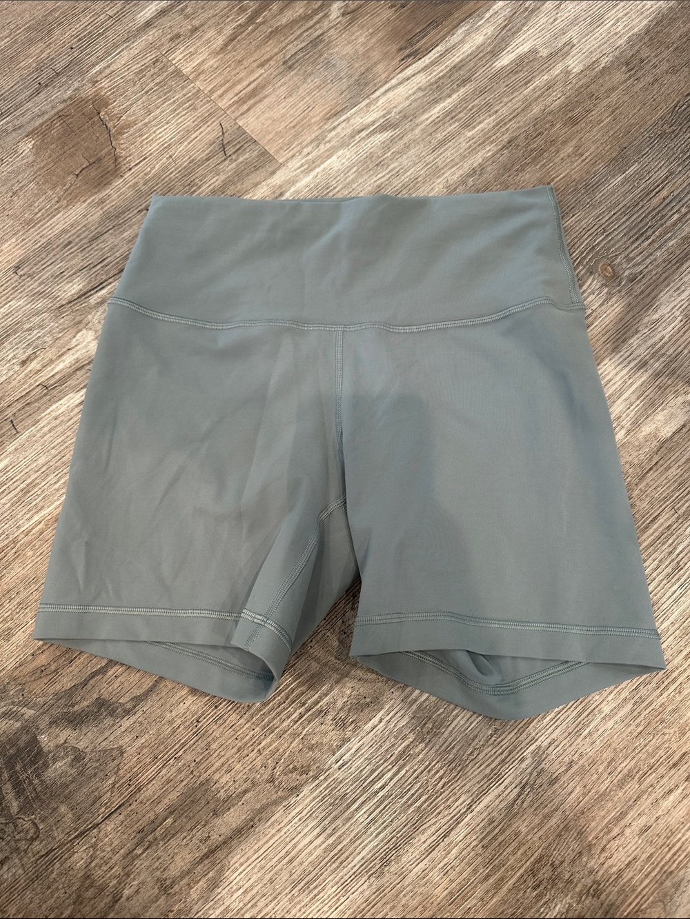 Like new! Lululemon Wunder Train High-Rise Short 6" Crater Blue sz 10